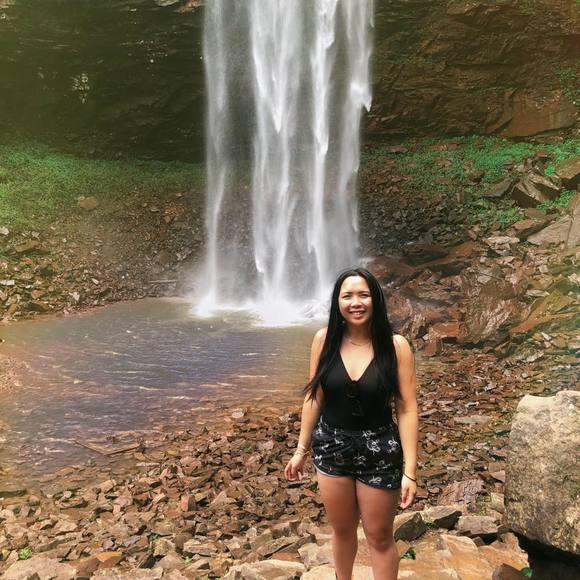 Meet your Posher, Leah - Picture 1 of 1